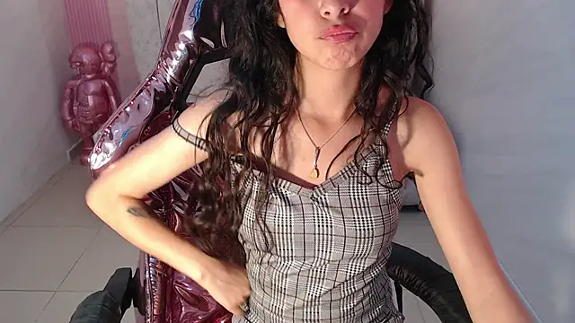 paris sub1  online show from 02/06/25, 11:15