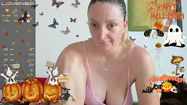 Snapshot of sweetsquirrel91 chatting on 10/10/25, 01:21 sweetsquirrel91 online show from 10/10/25, 01:21