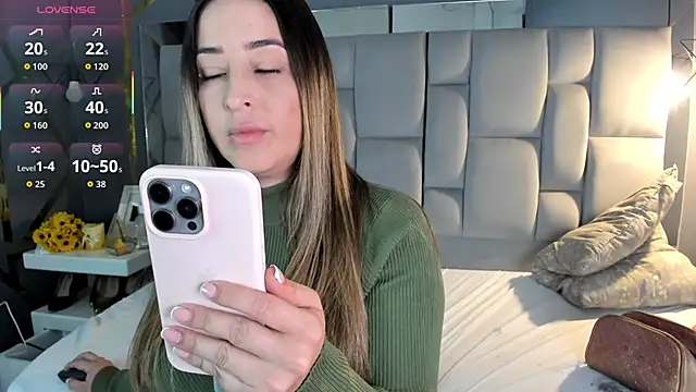 AliceSteel12 online show from 10/24/25, 11:01