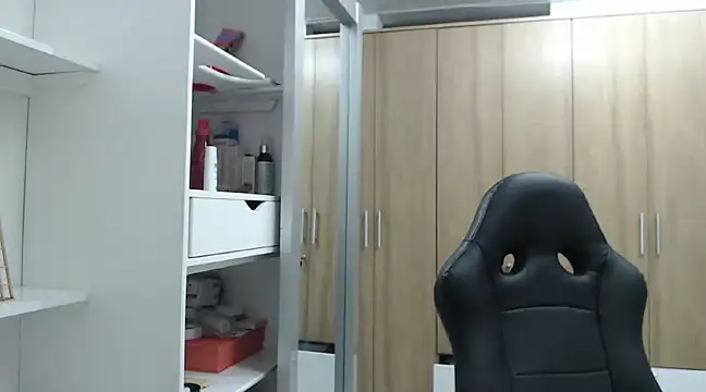 RoxanaLove9 online show from 01/02/25, 04:20