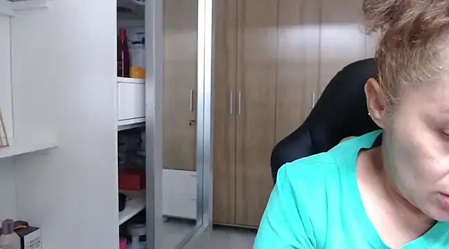 RoxanaLove9 online show from 01/02/25, 06:34