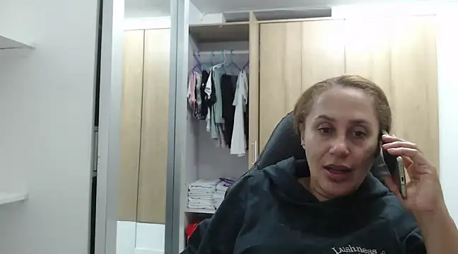 RoxanaLove9 online show from 01/03/25, 04:33