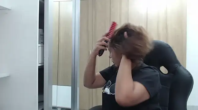 RoxanaLove9 online show from 01/04/25, 08:27