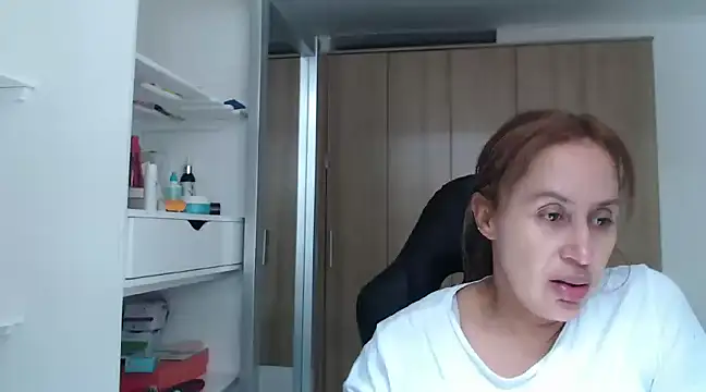 RoxanaLove9 online show from 01/10/25, 06:28