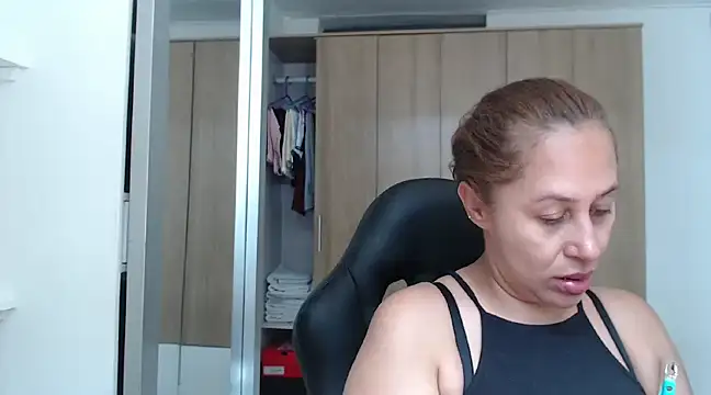 RoxanaLove9 online show from 01/21/25, 06:34