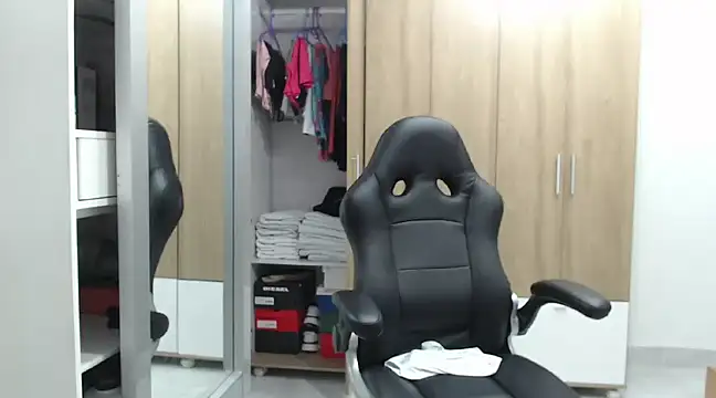 RoxanaLove9 online show from 01/28/25, 11:07