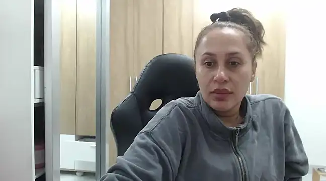 RoxanaLove9 online show from 02/09/25, 03:43