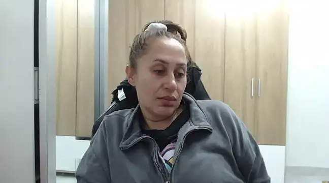 RoxanaLove9 online show from 02/10/25, 04:52