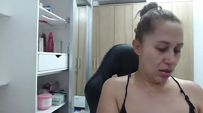 RoxanaLove9 online show from 02/14/25, 10:14