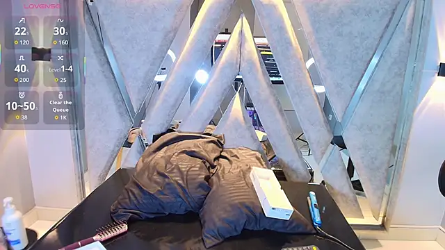 Snapshot of Annie9_ chatting on 10/09/25, 05:05 Annie9 online show from 10/09/25, 05:05