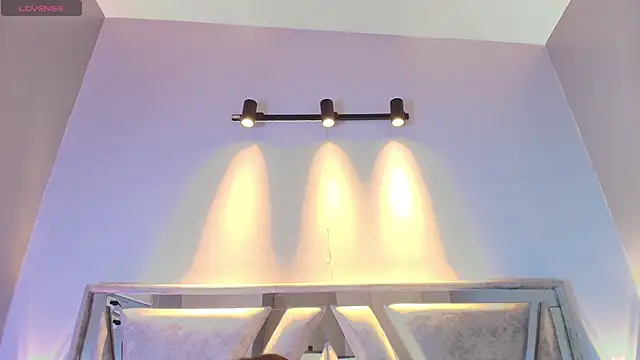 Snapshot of Annie9_ chatting on 10/17/25, 03:42 Annie9 online show from 10/17/25, 03:42