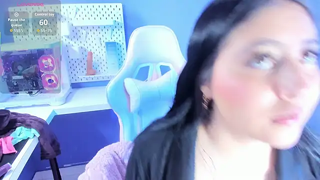 Snapshot of Annie9_ chatting on 10/23/25, 04:12 Annie9 online show from 10/23/25, 04:12