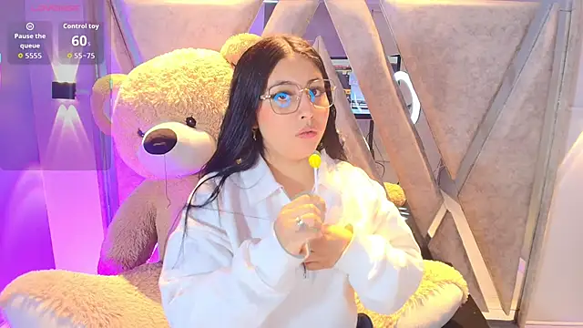 Snapshot of Annie9_ chatting on 11/08/25, 04:01 Annie9 online show from 11/08/25, 04:01