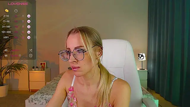 Snapshot of Fay_Dunaway chatting on 02/09/25, 12:30 Fay Dunaway online show from 02/09/25, 12:30