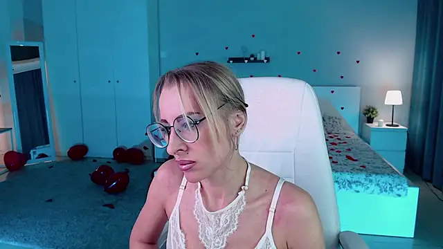 Snapshot of Fay_Dunaway chatting on 02/11/25, 12:27 Fay Dunaway online show from 02/11/25, 12:27