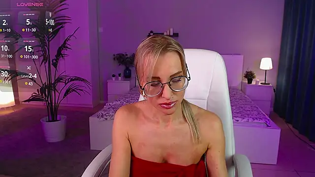 Snapshot of Fay_Dunaway chatting on 03/10/25, 12:26 Fay Dunaway online show from 03/10/25, 12:26