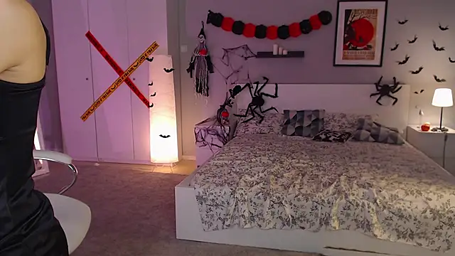 Snapshot of Fay_Dunaway chatting on 10/27/25, 02:10 Fay Dunaway online show from 10/27/25, 02:10