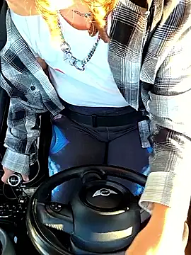 Snapshot of thatonespicychick chatting on 09/15/25, 01:44 thatonespicychick online show from 09/15/25, 01:44