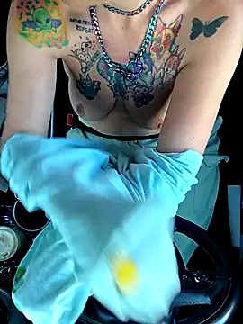 Snapshot of thatonespicychick chatting on 09/30/25, 02:00 thatonespicychick online show from 09/30/25, 02:00