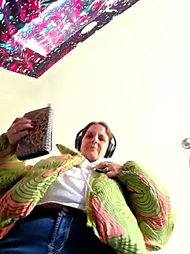 Snapshot of thatonespicychick chatting on 10/29/25, 02:52 thatonespicychick online show from 10/29/25, 02:52