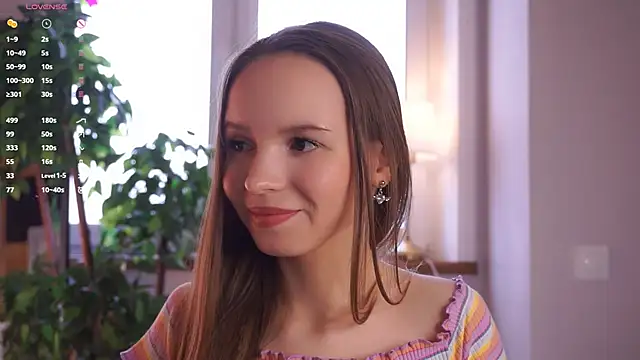 AlodiaHamblett online show from 10/31/25, 08:37