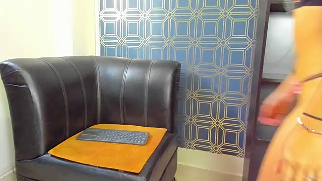 Snapshot of yulianademond66 chatting on 01/25/25, 02:03 yulianademond66 online show from 01/25/25, 02:03