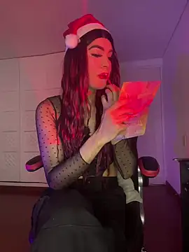 Snapshot of Mia_Frank_ chatting on 12/19/24, 08:55 Mia Frank online show from 12/19/24, 08:55