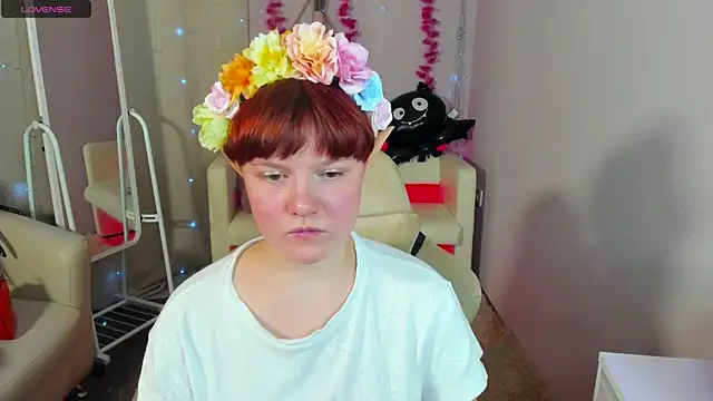 DreamyLuna online show from 10/16/25, 08:21