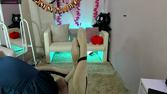 DreamyLuna online show from 10/18/25, 08:31