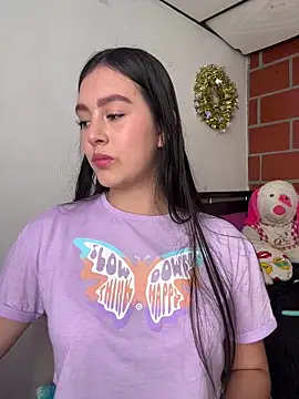 Snapshot of kanne_mia chatting on 02/01/25, 07:55 kanne mia online show from 02/01/25, 07:55