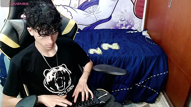Snapshot of johnny_cagee chatting on 12/13/24, 07:15 johnny cagee online show from 12/13/24, 07:15