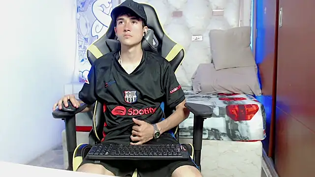 Snapshot of johnny_cagee chatting on 10/09/25, 04:10 johnny cagee online show from 10/09/25, 04:10