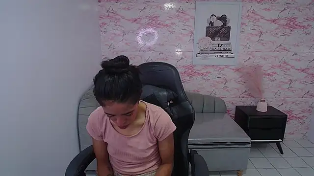 Snapshot of stephania_t chatting on 01/31/25, 10:42 stephania t online show from 01/31/25, 10:42