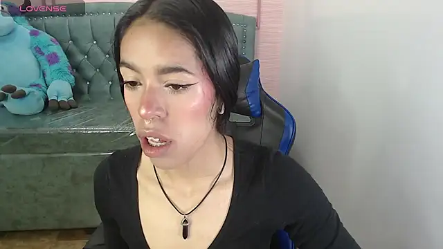 Snapshot of stephania_t chatting on 02/20/25, 10:27 stephania t online show from 02/20/25, 10:27