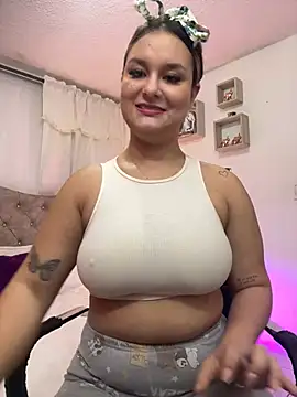 Snapshot of valeria_gomezx chatting on 03/07/25, 03:28 valeria gomezx online show from 03/07/25, 03:28