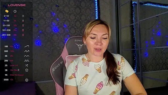 Snapshot of -DIVORA- chatting on 12/18/24, 01:34 -DIVORA- online show from 12/18/24, 01:34