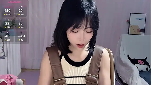 Snapshot of LaoSHI-999 chatting on 09/15/25, 10:04 LaoSHI-999 online show from 09/15/25, 10:04