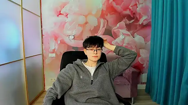 EmiliaYours online show from 12/02/24, 07:36