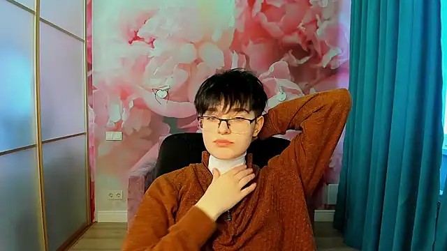 EmiliaYours online show from 12/03/24, 10:17