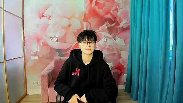 EmiliaYours online show from 12/06/24, 12:16