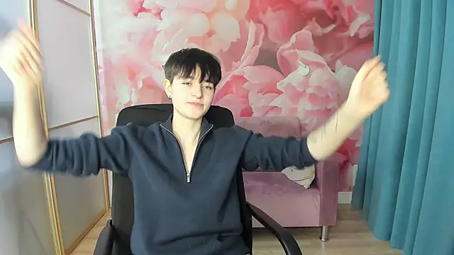 EmiliaYours online show from 01/04/25, 03:39