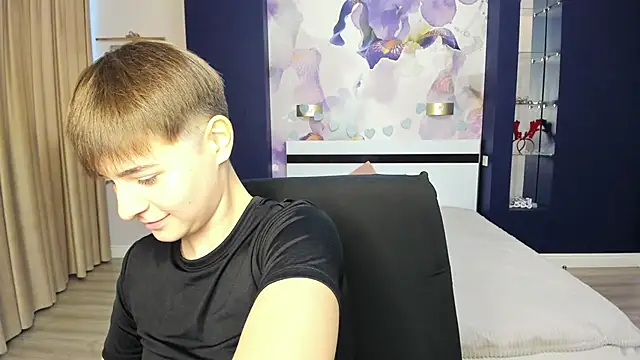 EmiliaYours online show from 09/30/25, 12:32