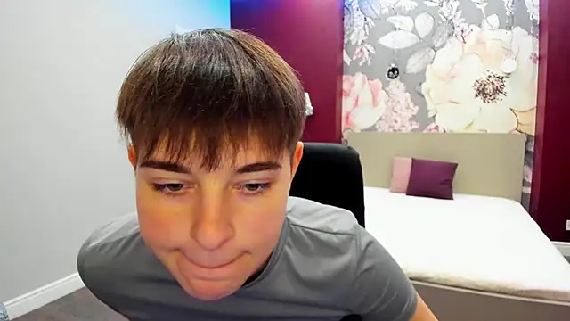 EmiliaYours online show from 10/07/25, 01:41