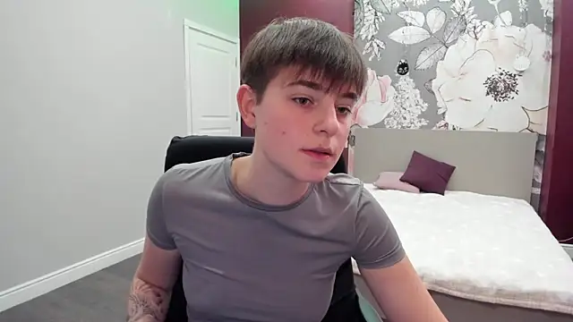 EmiliaYours online show from 10/21/25, 02:07