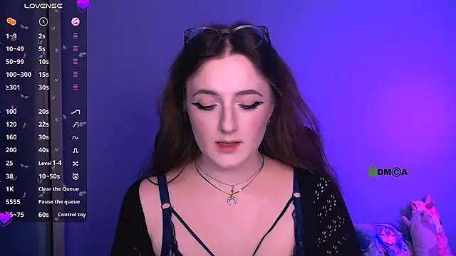 luna berryy online show from 11/19/25, 08:53