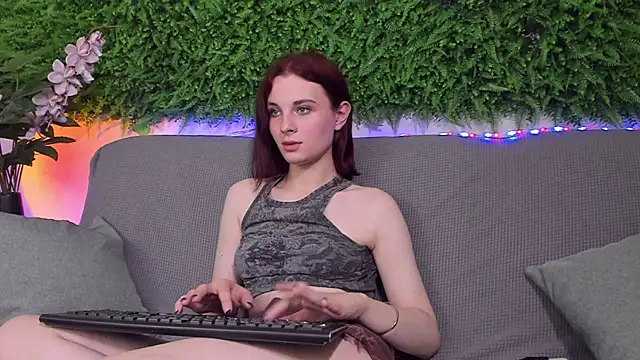 Snapshot of AprilAvery chatting on 02/21/25, 10:04 AprilAvery online show from 02/21/25, 10:04
