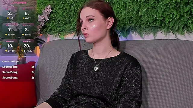 Snapshot of AprilAvery chatting on 03/11/25, 07:36 AprilAvery online show from 03/11/25, 07:36