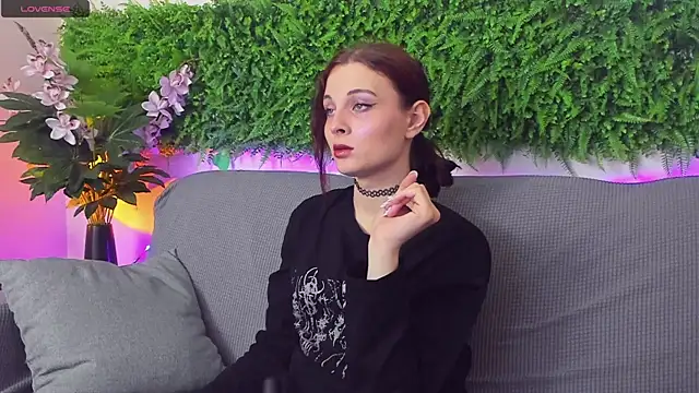 Snapshot of AprilAvery chatting on 03/18/25, 04:15 AprilAvery online show from 03/18/25, 04:15