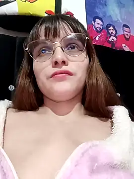 Snapshot of Lucyy-hess chatting on 12/12/24, 02:48 Lucyy-hess online show from 12/12/24, 02:48