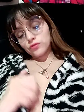 Snapshot of Lucyy-hess chatting on 12/16/24, 03:51 Lucyy-hess online show from 12/16/24, 03:51